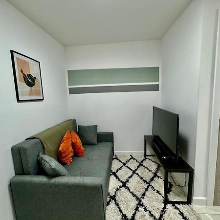 Stylish One Bedroom & A Sofa Bed 카디프 외부 사진